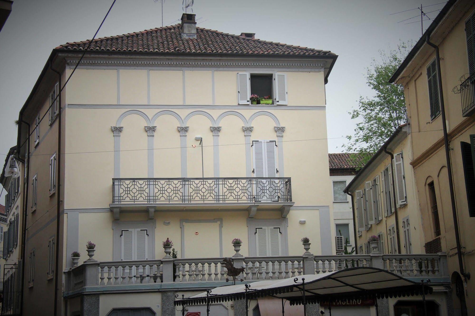 La Terrazza Vercelli Bed & Charme エクステリア 写真